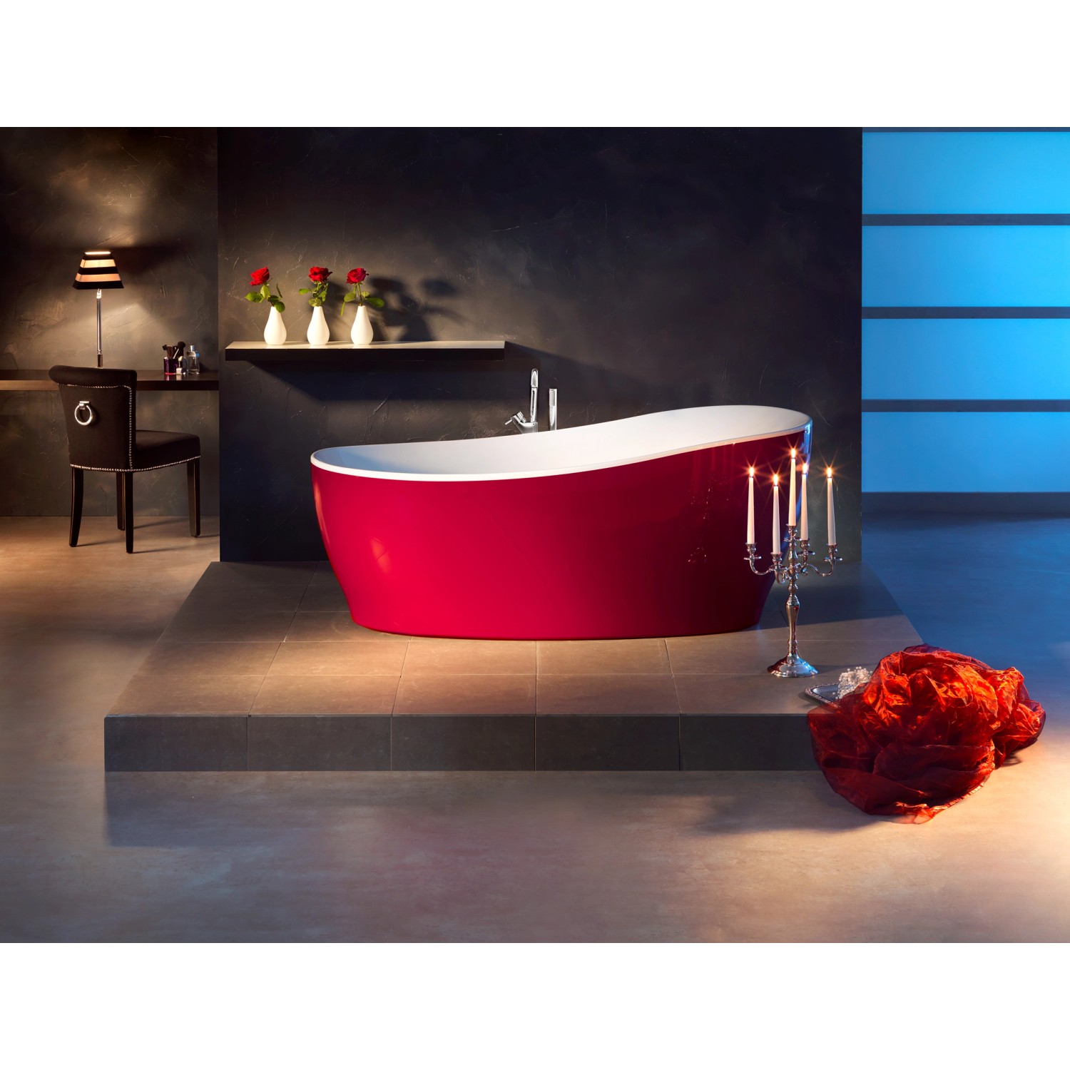 Ottofond Whirlpool Aviva Komfort in Bordeaux-Weiß, 180x85 cm. Elegante freistehende Badewanne mit Silentsystem.