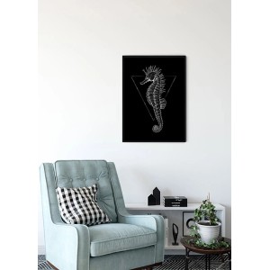 Komar Wandbild Sea Horse Black, 30x40 cm, mit filigranem Seepferdchen-Motiv auf schwarzem Hintergrund.