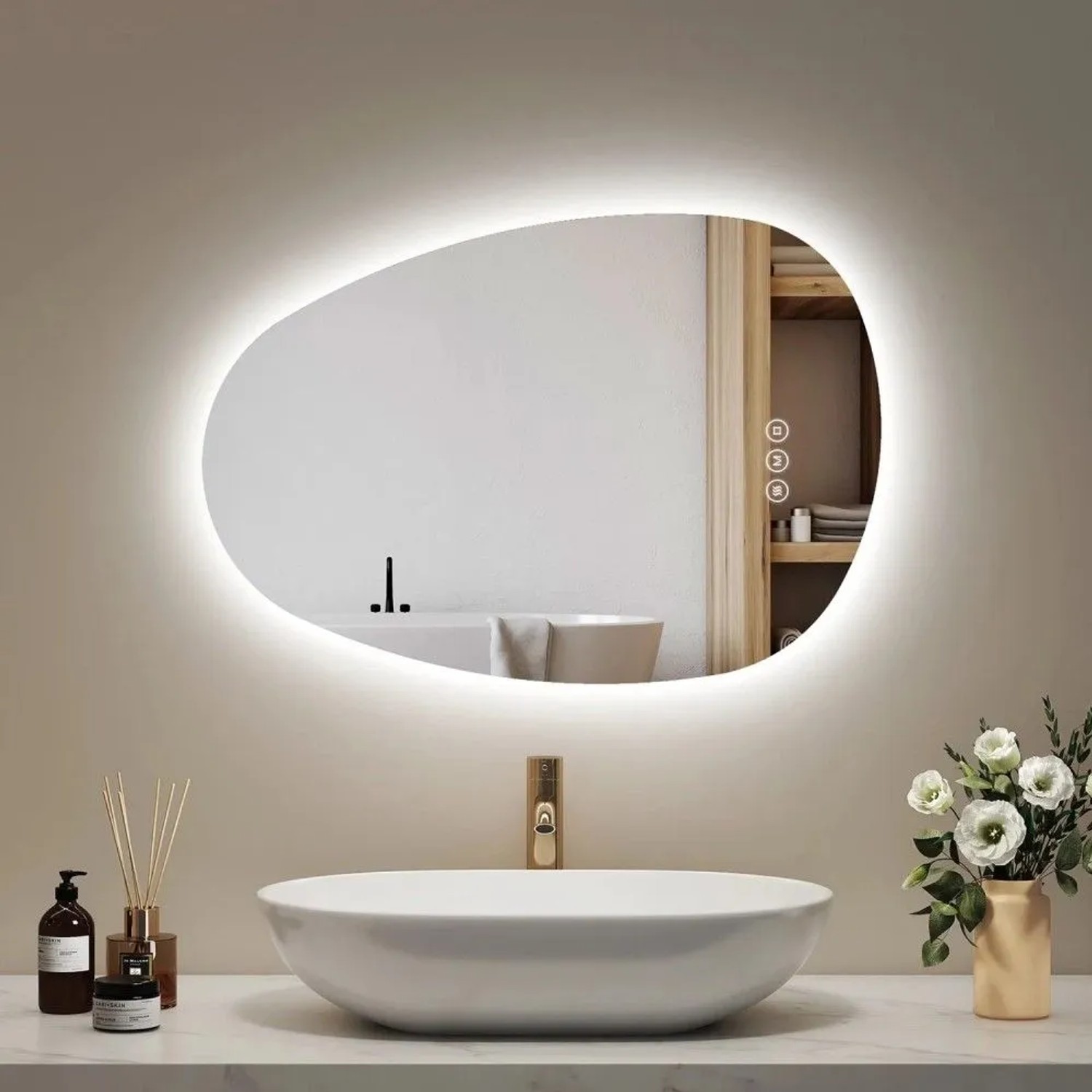 Asymmetrischer Emke LED Badspiegel 65x45 cm mit dimmbarer Beleuchtung, Anti-Beschlag und Touch-Steuerung im modernen Bad.