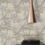 Michalsky Living Vliestapete Change mit Palmenmuster in Beige und Grau.