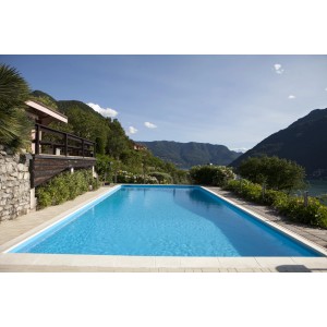 Steinbach Styropor Pool-Set Classic de Luxe, 800x400x145 cm, eingebaut im Garten mit blauem Wasser.