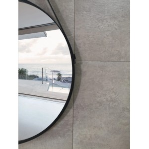 Runder DSK Design Wandspiegel Silver Coiffeur, Ø 50 cm, mit mattschwarzem Rahmen.