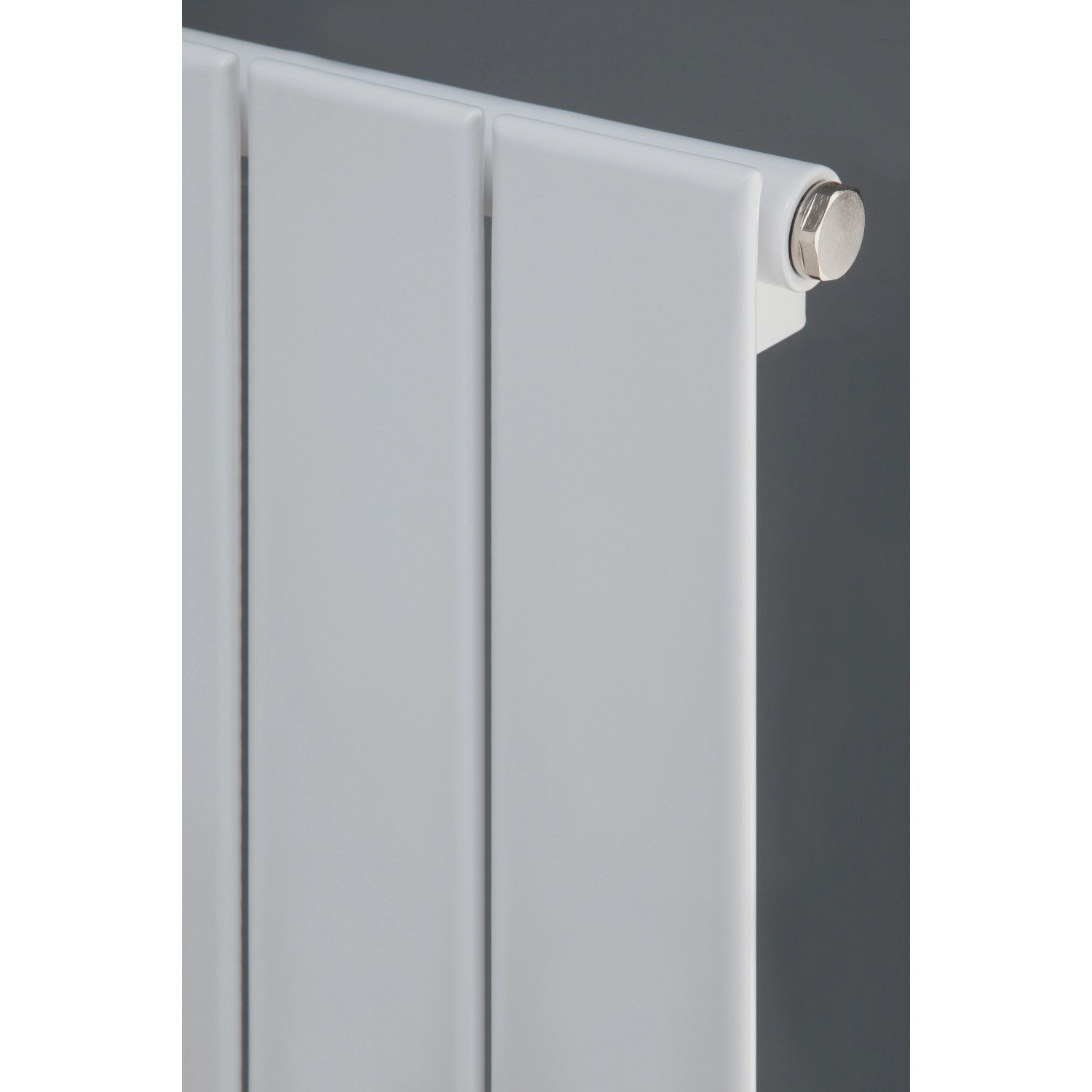 Detailansicht: Weißer Ximax Raumheizkörper P1, 1800x370 mm, 715 Watt.