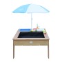 Axi Sand- und Wassertisch Linda mit blau-weißem Sonnenschirm, Spielküche und Zubehör.
