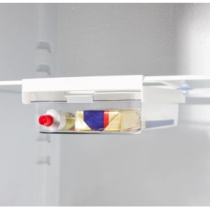 Transparenter Rotho Kühlschrankorganizer Cauma 2,6 l mit Schublade im Kühlschrank.