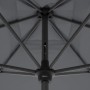 Detailaufnahme des anthrazitfarbenen Doppler Mittelmastschirms myZone Auto Tilt, 300x200 cm, Unteransicht.