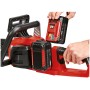 Einhell Akku-Kettensäge GP-LC 36/35 Li-Solo mit eingesetztem Akku. Rot/Schwarz.