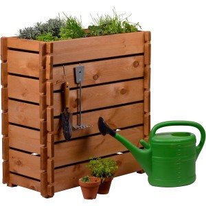 Braunes Dobar Hochbeet aus Kiefernholz mit Stecksystem, bepflanzt mit Kräutern, mit Gießkanne.