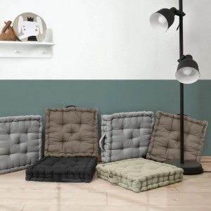Verschiedene Beautissu Mila Stuhlkissen 50x50 in Taupe und anderen Farben.