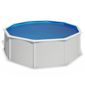 Blaues Pool mit Chemoform Solarplane Robust Ø 700 cm. Die Solarplane ist auf dem Pool aufgelegt.