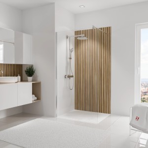 Schulte Duschrückwand DecoDesign Japandi Holzoptik, 210x100 cm im Badezimmer.