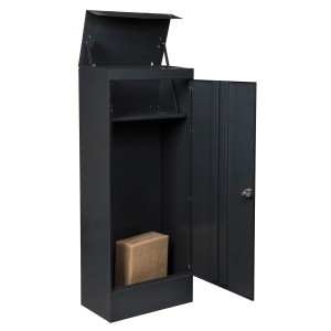 MEFA Paketkasten Letter 414 in Anthrazit, freistehend mit geöffneter Tür und Paket.