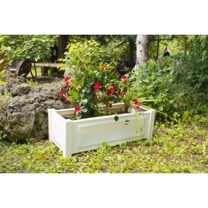 Rechteckiger, weißer KHW Pflanzkasten mit Bepflanzung im Garten.