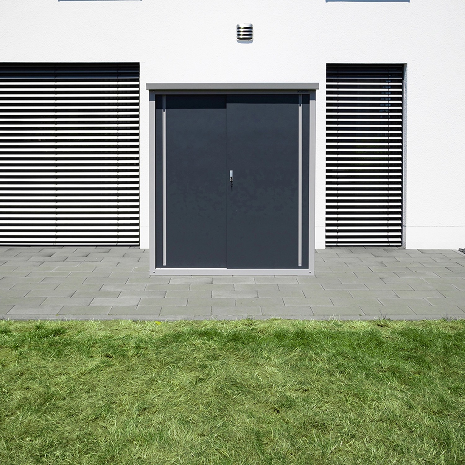 Trimetals Geräteschuppen Guardian D63, anthrazitfarbener Gartenschrank mit Schiebetüren und Boden.