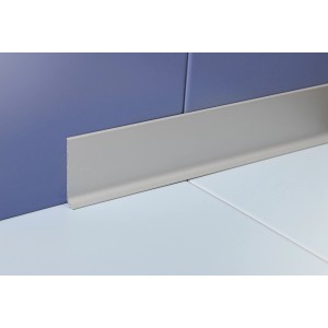Sockelleiste aus Aluminium, silber eloxiert, 60mm hoch, für Boden und Wand.