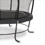 Detailaufnahme des schwarzen EXIT Lotus Classic Trampolins (Ø 253 cm) mit Sicherheitsnetz und L-förmigen Füßen.