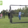 EXIT Coppa Fußballtor, Stahl, 220x170cm, schwarz, mit spielenden Kindern im Garten.
