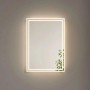 Rechteckiger Emke Badspiegel 50x70 cm mit warmweißer LED-Beleuchtung, an der Wand montiert.