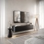 Schwarzes Selsey TV-Hängeboard Bemmi 150 cm, wandmontiert unter einem Fernseher im modernen Wohnzimmer. Mit Stauraum.