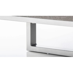 Detailaufnahme des silbernen Tischgestells vom Kettler Lounge-Set Ego.