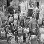 Komar Fototapete Vlies Uptown, 150x250 cm, Schwarz-Weiß-Ansicht einer Stadt von oben.