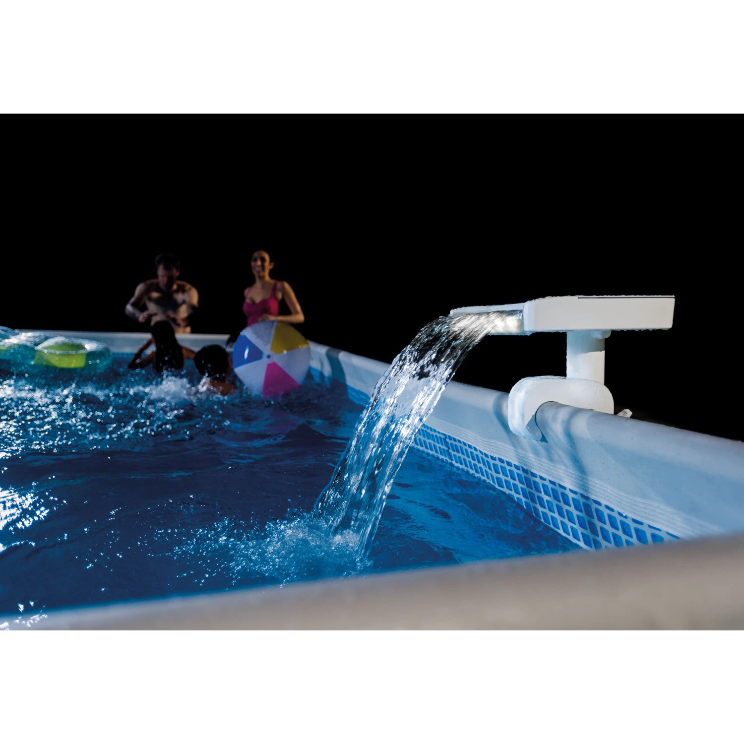 Intex LED Wasserfall Cascadee für Pools mit bunten Lichteffekten im Betrieb.