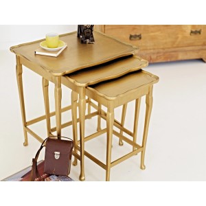 Rust-Oleum Möbellack Metallisch Gold auf 3 Satztischen, Kreidefarbe für Antik-Effekt.