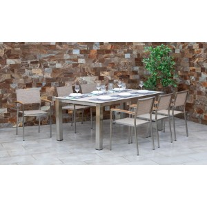 Acamp Gartenmöbel-Set Auris: Tisch mit Keramikplatte und 6 Skye Stapelsessel in Beige.
