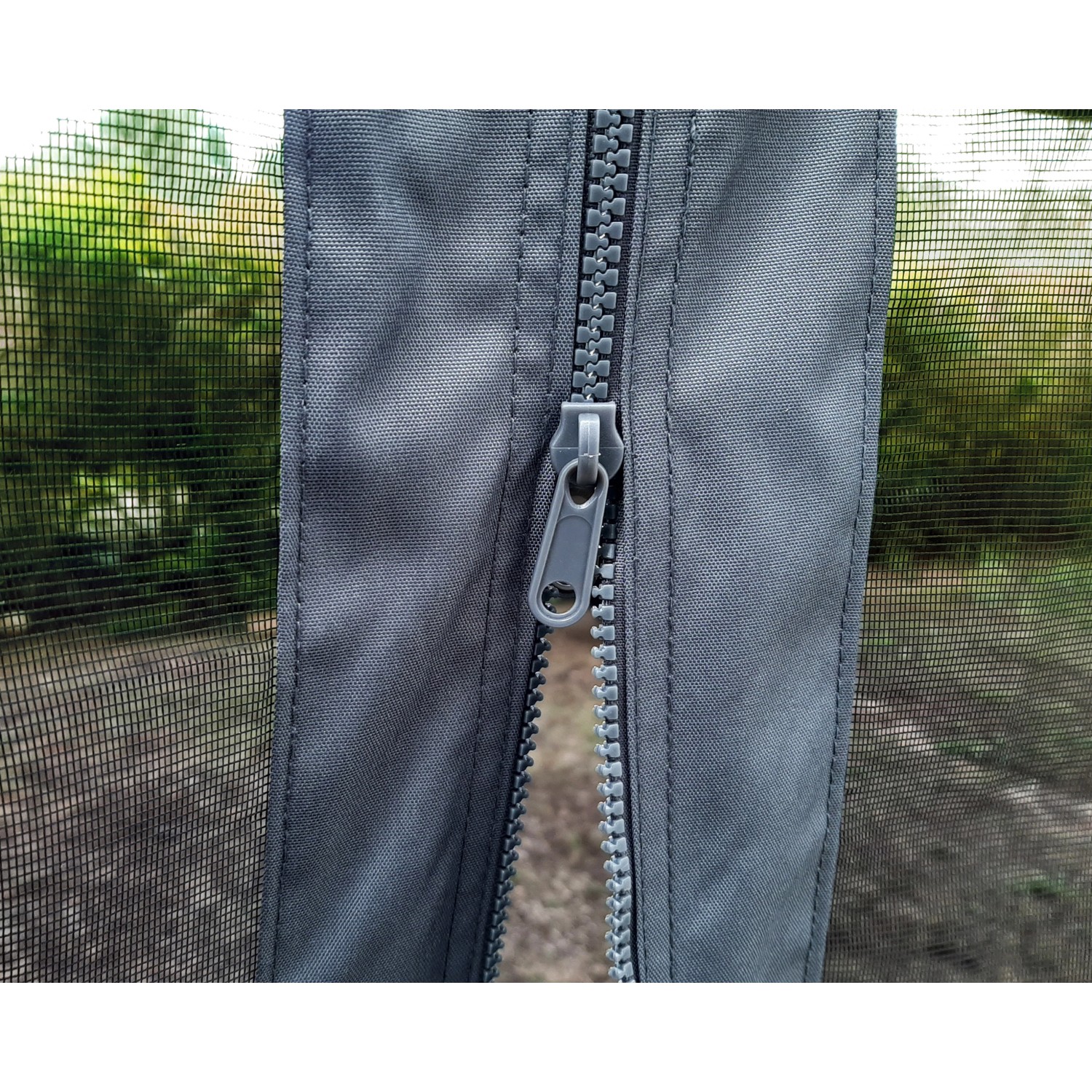 Detailaufnahme: Insektenschutz für Pavillon Dallas 4900 mit Reißverschluss.