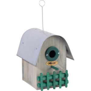 Dobar Nistkasten Rundhaus mit Alu-Dach, Kiefer Teak FSC® zertifiziert. Vogelhaus mit kleinem, grünen Zaun.