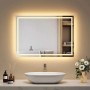 Rechteckiger Emke Badspiegel 50x70 cm mit warmweißer LED-Beleuchtung, über einem Waschbecken im modernen Bad.
