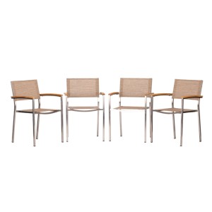 Acamp Stapelsessel Skye Beige, 4er-Set. Edelstahlgestell mit Teakholz-Armlehnen und sandfarbenem Acatex-Bezug.