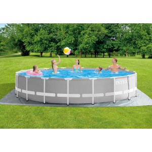 Intex Frame Pool-Set Prism Rondo, Ø 549 cm, mit Familie im Garten.