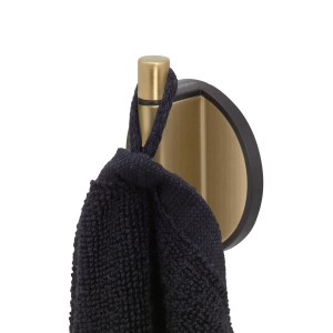 Tiger Tune Handtuchhaken, gebürstetes Messing/Schwarz mit Handtuch. Badaccessoire für die Wandmontage.