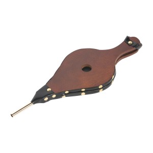 Blasebalg aus Holz und Leder mit Metallspitze zum Anzünden von Grillkohle.