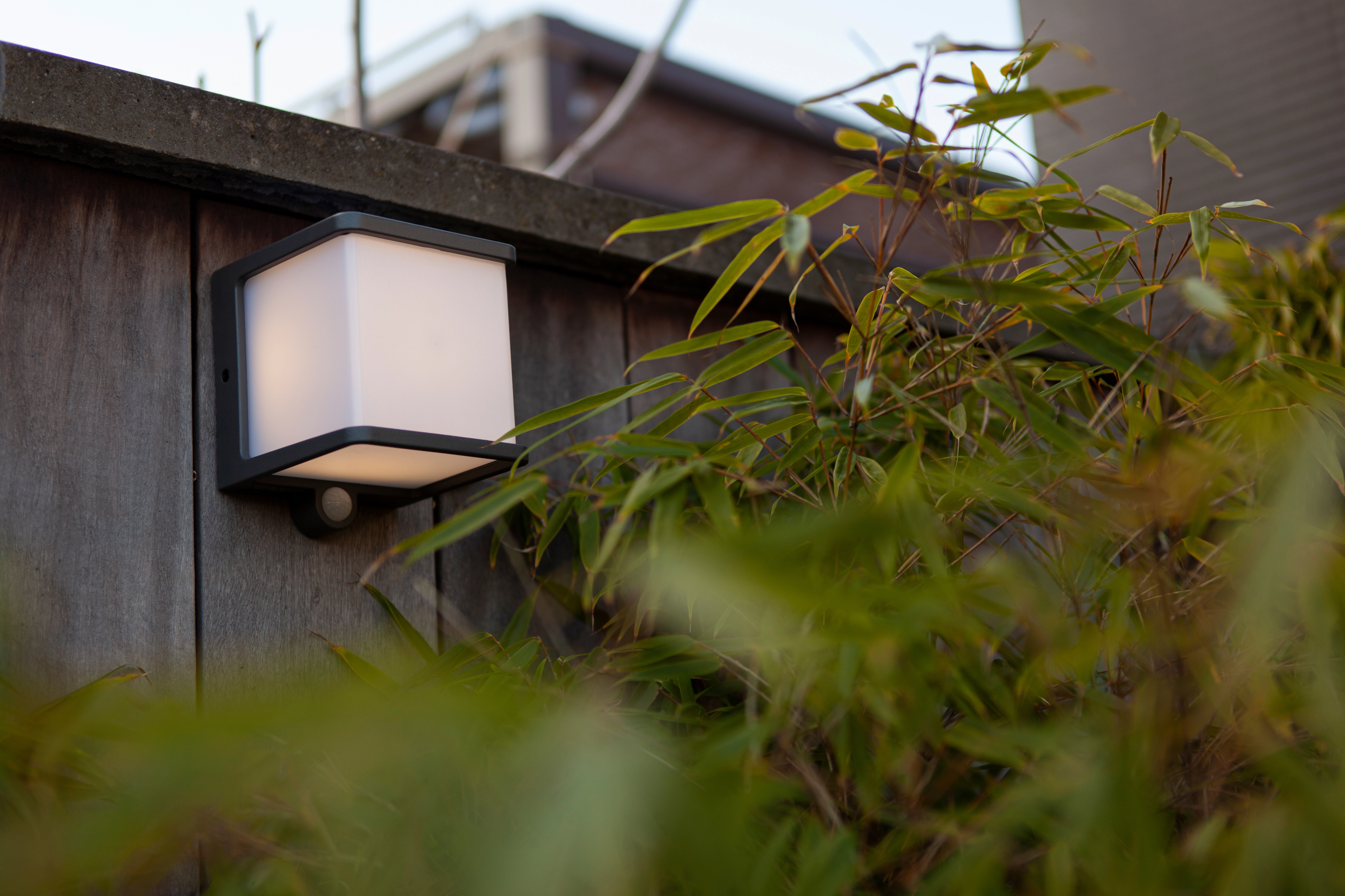 Lutec LED-Solar Wandleuchte Doblo 1-flammig Anthrazit 12,9 cm x 11 cm x 11  cm kaufen bei OBI