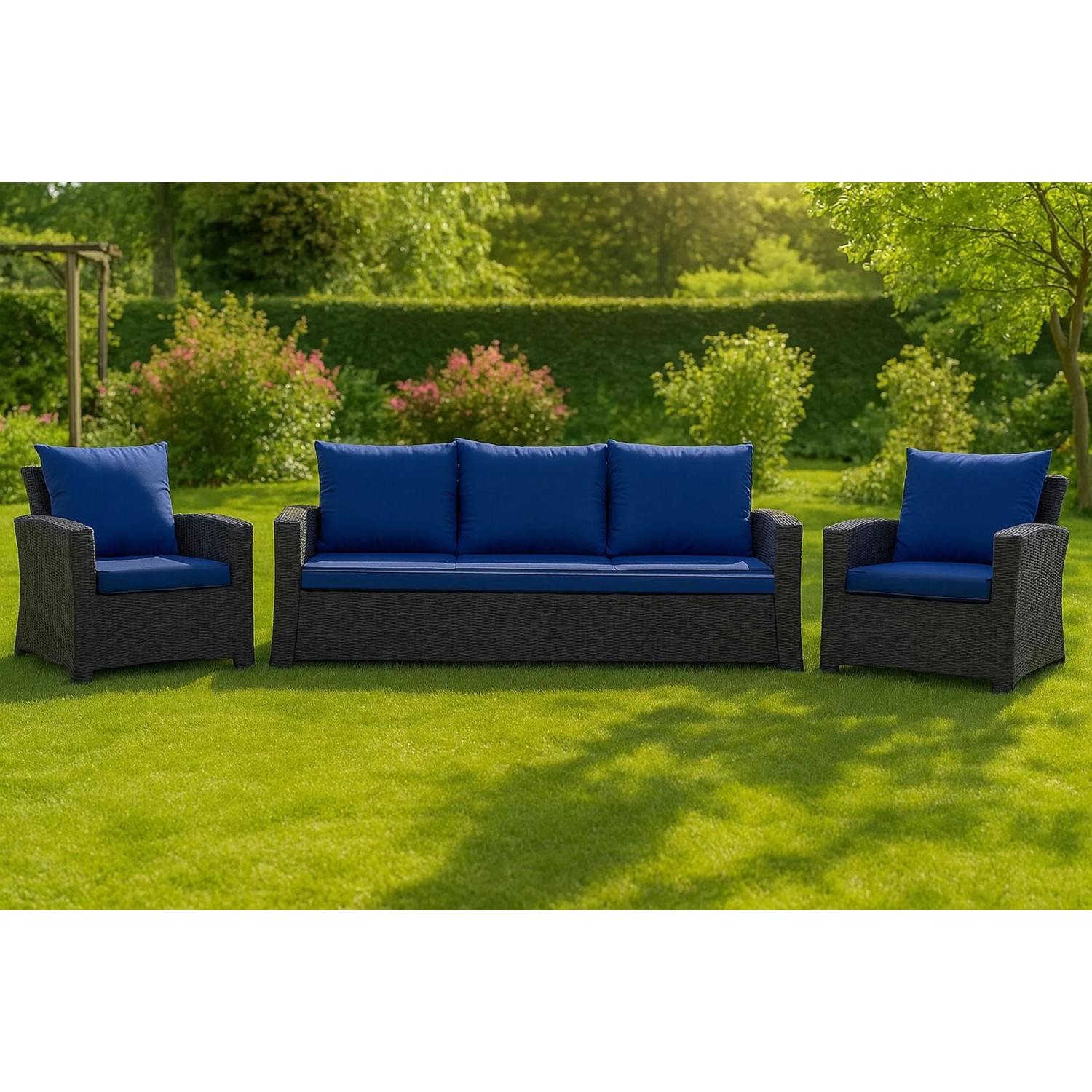 Marineblaues Gartenkissen-Set für 3-Sitzer-Sofa und Sessel aus Polyrattan.