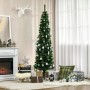 Schlanker HOMCOM Weihnachtsbaum aus Kunststoff, 195 cm hoch, mit grünen und silbernen Kugeln und Zapfen dekoriert.