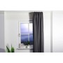 Weiße Deco-Raum Gardinenschiene 1-Lauf, Deckenmontage über Fenster mit dunklem Vorhang. Modernes Wohnaccessoire.