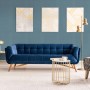 Ice Blue Dekor-Paneele an einer Wohnzimmerwand. Das blaue Filz-Wandpaneel bietet moderne Wandgestaltung und Akustik.