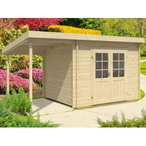 Unbehandeltes Alpholz Gartenhaus Maria-28 mit Schleppdach und Doppeltür im Garten.