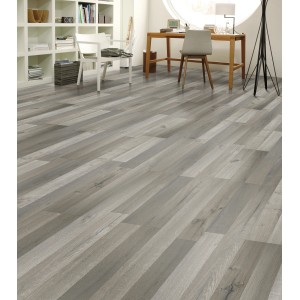 Masterfloor Laminatboden Eiche Sterling im Wohnraum, helle Holzoptik, fugenlos.