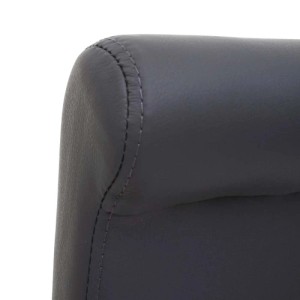 Detailaufnahme: Grauer Barhocker C33 im 2er-Set mit Kunstlederbezug und hellen Beinen.