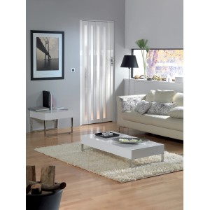 Weiße, glänzende Falttür Larya Glas, 84x205 cm, im Wohnraum integriert.