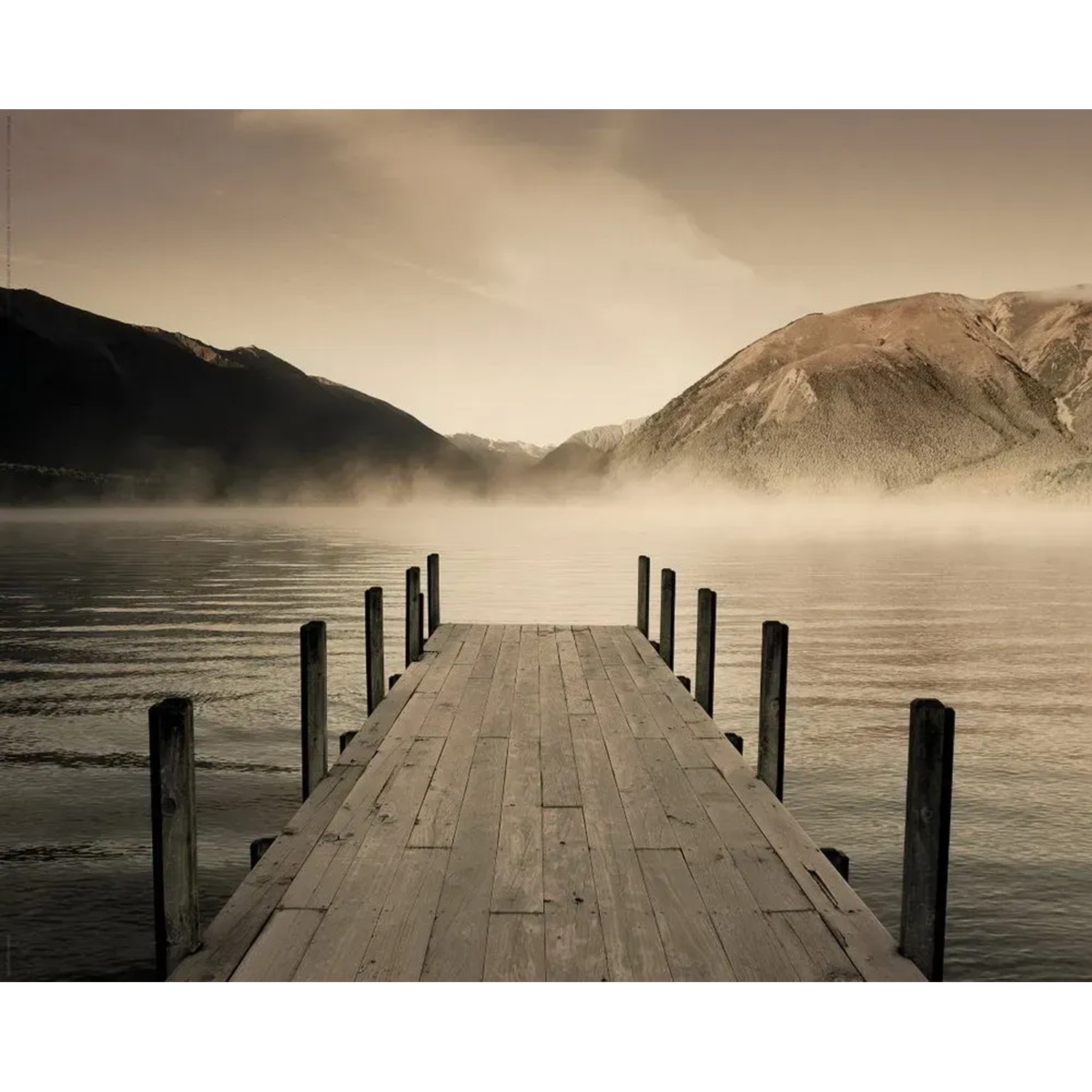 Fertigbild Deco Panel mit Steg-Motiv, 40x50 cm. Dekorative Wandgestaltung für Ihr Zuhause.