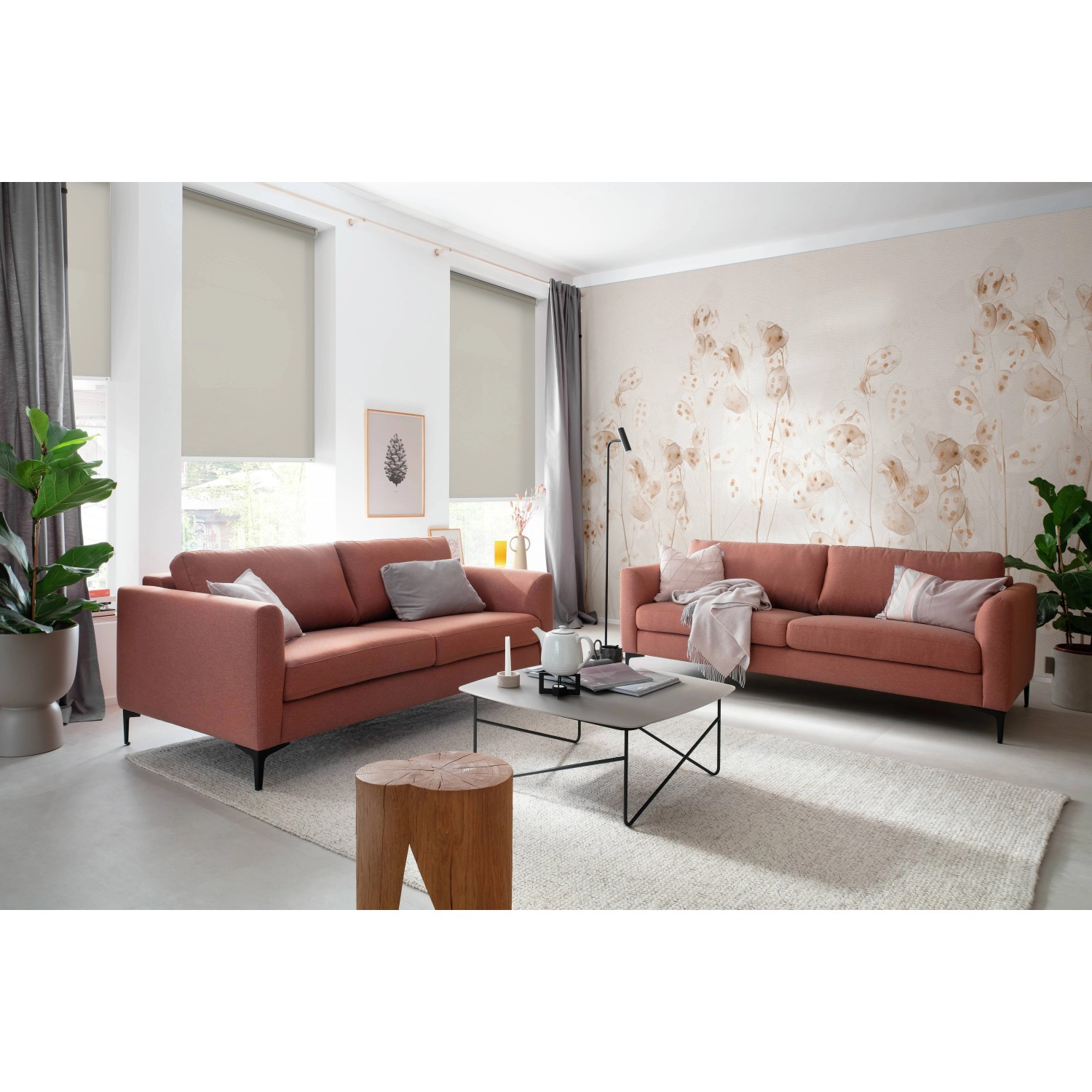 Schöner Wohnen Tageslicht-Rollo Tizia, 60x150 cm, Beige, montiert am Fenster in Wohnraum.