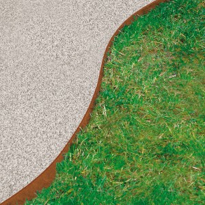 Bellissa Rasenkante aus Cortenstahl, 118x20cm, trennt Rasen von Kies.