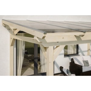 Freistehende Skan Holz Terrassenüberdachung Sanremo aus Leimholz Natur mit Polycarbonat-Doppelstegplatten.