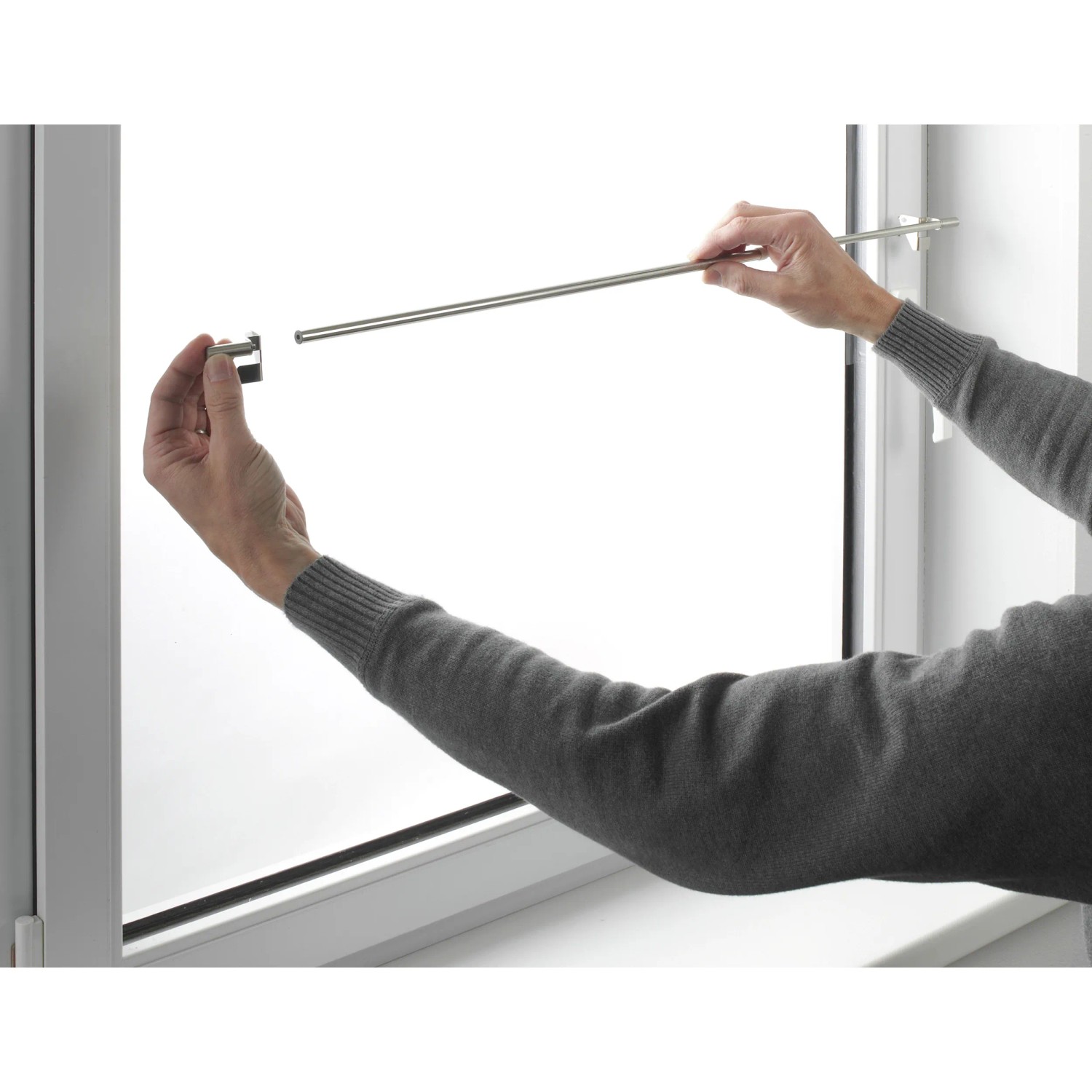 Gardinia Klemmstange Press&Go Edelstahloptik, Montage am Fenster ohne Bohren.