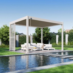 Weide Aluminium-Lamellenwand in Ivory Sand für Pergola. Vertikales Paneel mit horizontalen Lamellen, idealer Sichtschutz im Garten.
